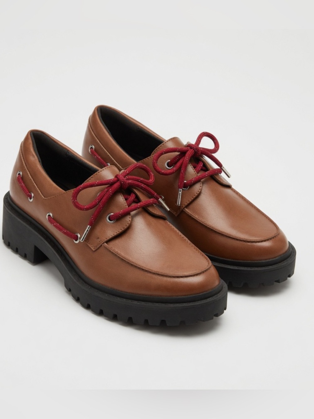 NEW BCBG Ladonna Boat Shoe Lace UP Brown Red 9.5